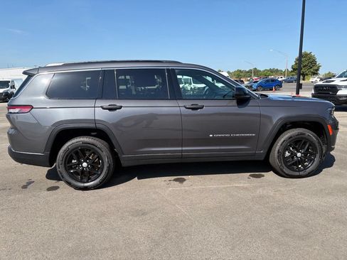 Used 2025 Jeep Grand Cherokee L Laredo w/ Luxury Tech Group I AWD/4WD image 9
