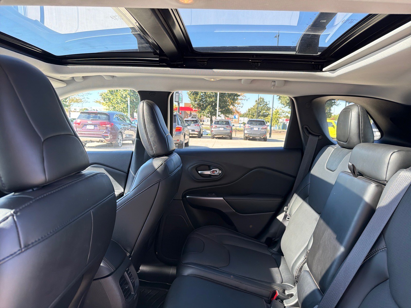 Used 2022 Jeep Cherokee Limited w/ Elite Package AWD/4WD image 21