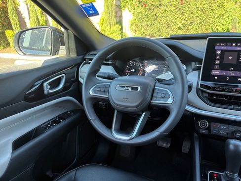 Used 2025 Jeep Compass Limited image 35