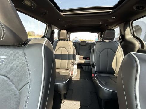 New 2026 Chrysler Pacifica Limited AWD/4WD image 41