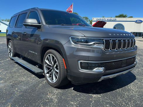 Used 2022 Jeep Wagoneer Series III w/ Premium Group I AWD/4WD image 3