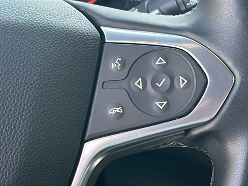Used 2023 Chevrolet Traverse LT FWD image 18