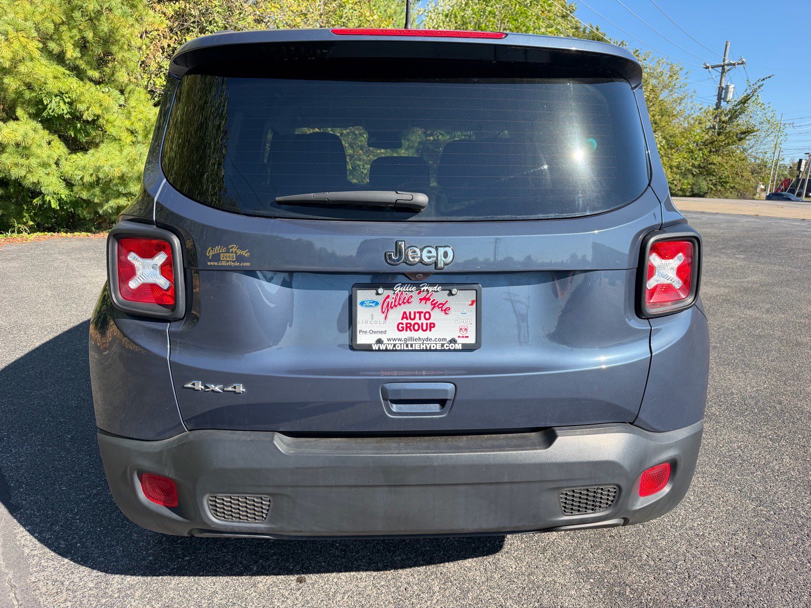 Used 2023 Jeep Renegade Latitude w/ Premium Group AWD/4WD image 11