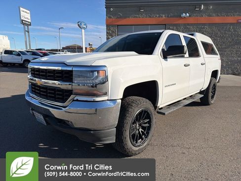Used 2018 Chevrolet Silverado 1500 W/T w/ Trailering Package image 3