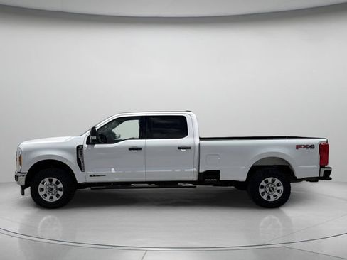 Used 2023 Ford F250 XLT w/ FX4 Off-Road Package AWD/4WD image 6