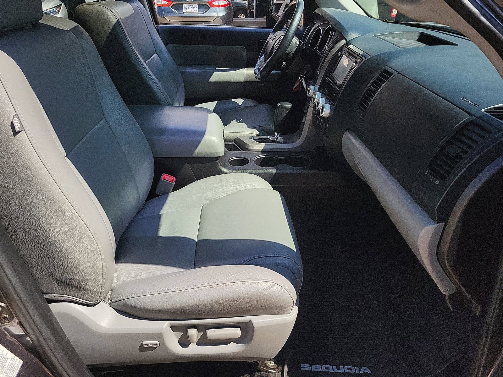 Used 2017 Toyota Sequoia SR5 w/ Premium Package RWD image 29