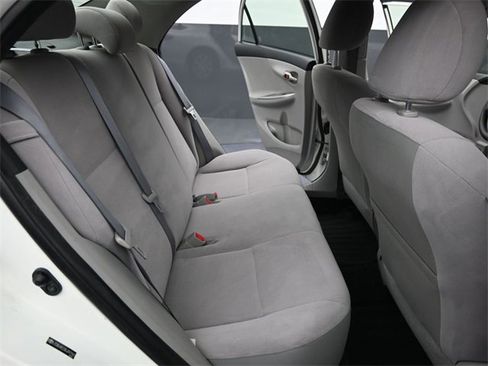 Used 2011 Toyota Corolla LE image 2