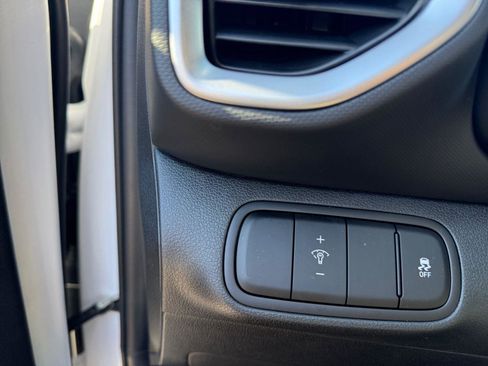 Certified 2025 Hyundai Venue SEL image 21