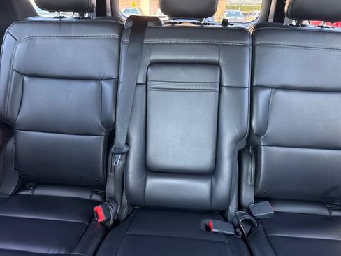 Used 2020 Ford Explorer XLT w/ Equipment Group 202A AWD/4WD image 24