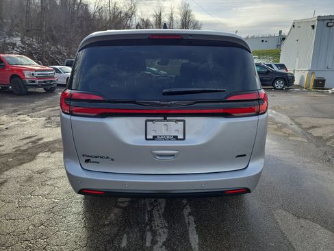 New 2026 Chrysler Pacifica Select w/ S Appearance Package AWD/4WD image 5
