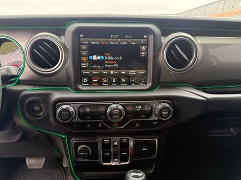 Used 2018 Jeep Wrangler Unlimited Sahara AWD/4WD image 16