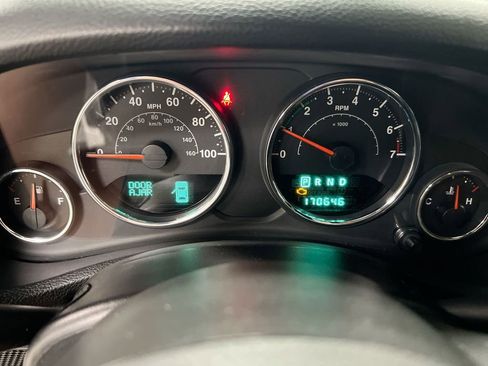 Used 2012 Jeep Wrangler Unlimited Sahara AWD/4WD image 12