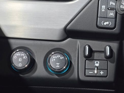 Used 2018 GMC Yukon SLT w/ Premium Edition image 30