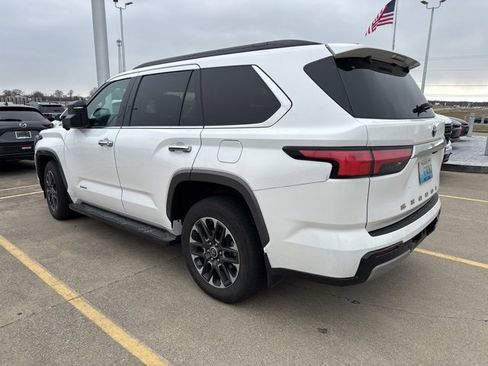 Used 2023 Toyota Sequoia Limited image 6