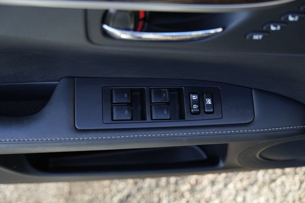 Used 2015 Lexus ES 350 w/ Ultra Luxury Package FWD image 21