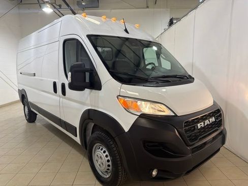 Used 2025 RAM ProMaster 2500 w/ Convenience Group FWD image 8