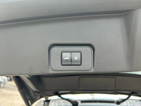 Used 2025 Nissan Rogue SV FWD image 20