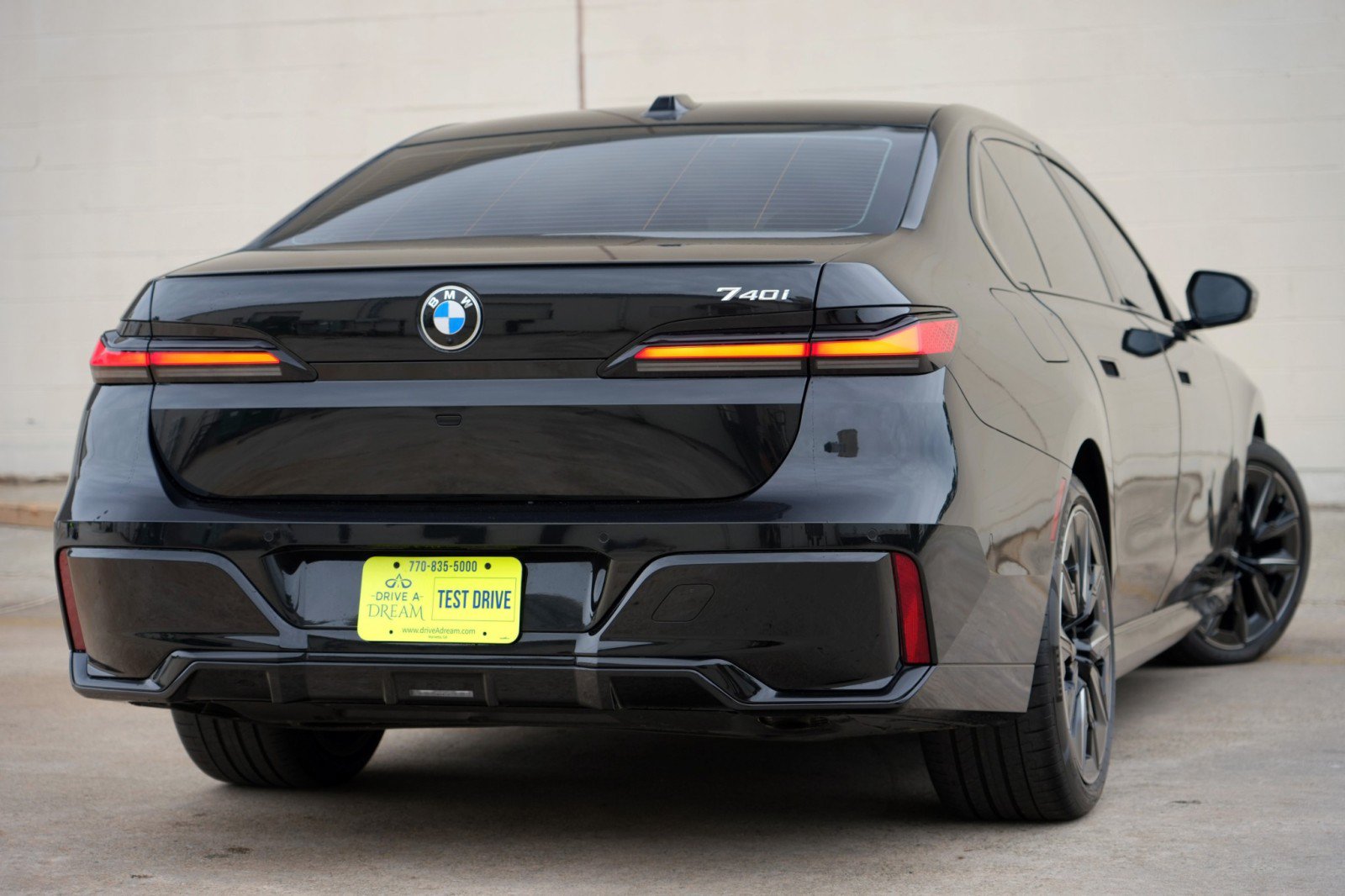 Used 2025 BMW 740i w/ Premium Package RWD image 5