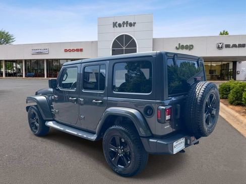 Used 2018 Jeep Wrangler Unlimited Sahara w/ Cold Weather Group AWD/4WD image 4