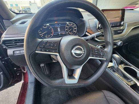 Used 2024 Nissan Altima 2.5 SV FWD image 11