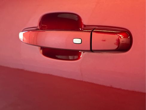 Used 2023 GMC Acadia SLE w/ Driver Convenience Package image 12