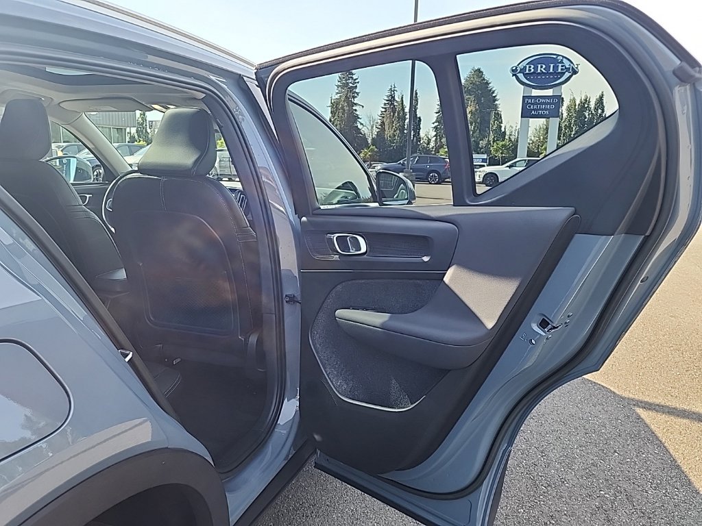 Certified 2023 Volvo XC40 B5 Plus w/ Driver Assist Package AWD/4WD image 17