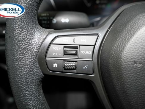 Certified 2024 Honda HR-V LX image 33