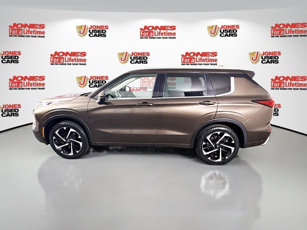 Used 2023 Mitsubishi Outlander SEL AWD/4WD image 14