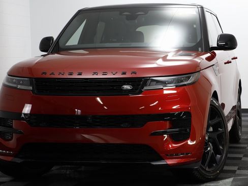 New 2025 Land Rover Range Rover Sport Dynamic SE image 2