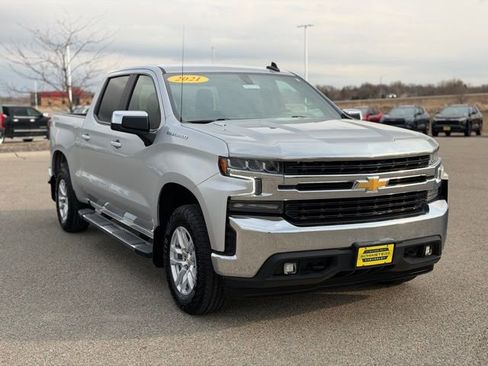 Used 2021 Chevrolet Silverado 1500 LT AWD/4WD image 3