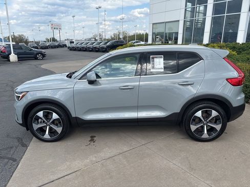 Certified 2024 Volvo XC40 B5 Plus w/ Climate Package AWD/4WD image 11