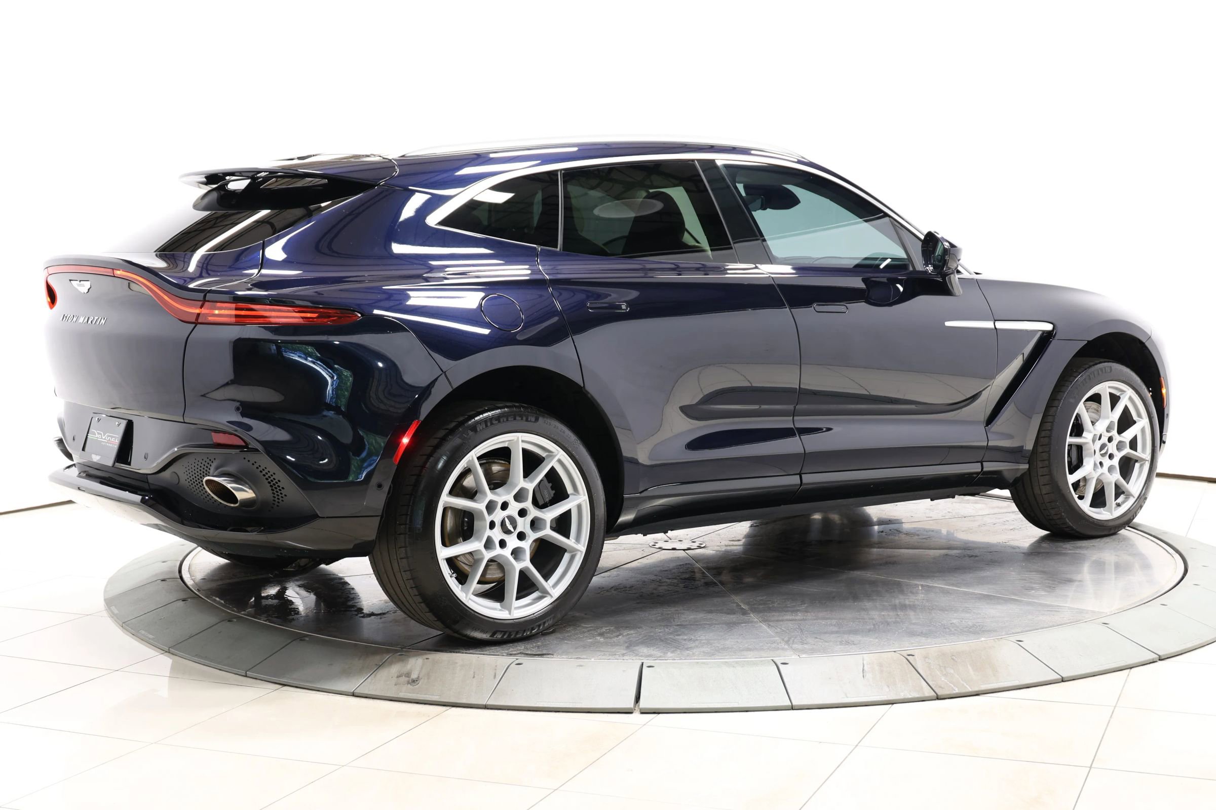 Used 2021 Aston Martin DBX AWD/4WD image 4