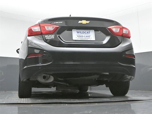 Used 2018 Chevrolet Cruze LS FWD image 34