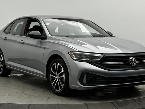 Used 2023 Volkswagen Jetta Sport image 3