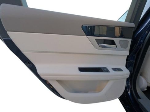 Used 2020 Jaguar XF Premium image 13