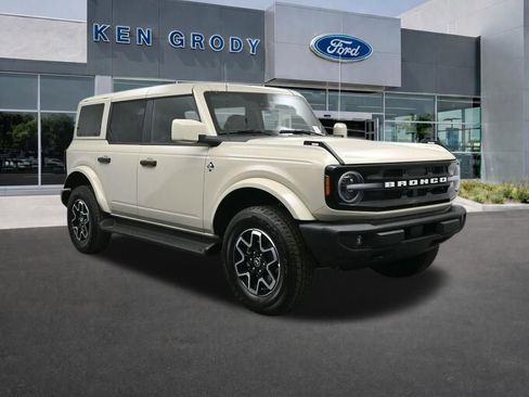 New 2026 Ford Bronco Outer Banks AWD/4WD image 1