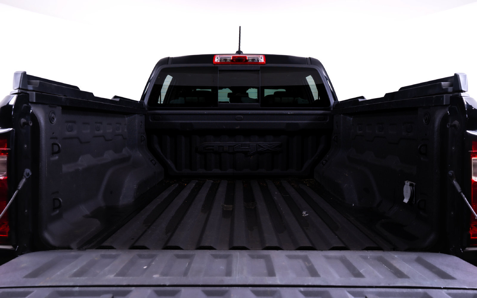 Used 2023 GMC Canyon AT4X w/ Edition 1 AWD/4WD image 5