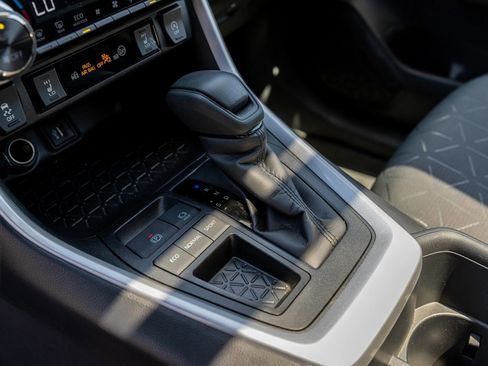 Used 2025 Toyota RAV4 XLE FWD image 24