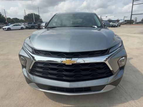 Used 2025 Chevrolet Blazer LT FWD image 3