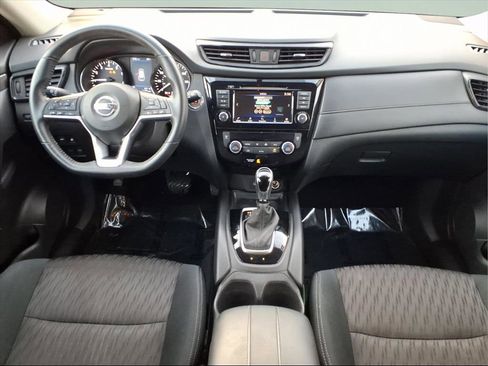 Used 2018 Nissan Rogue SV image 17