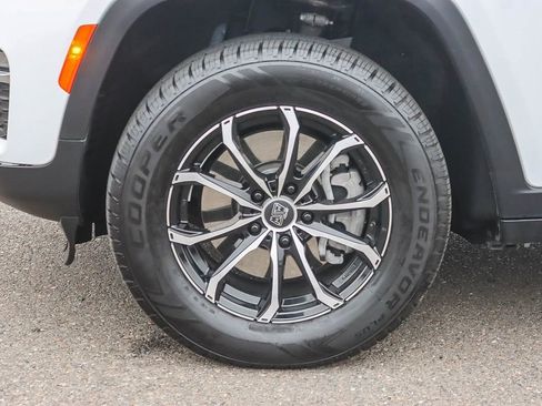 Used 2023 Jeep Grand Cherokee 4WD 4xe image 16