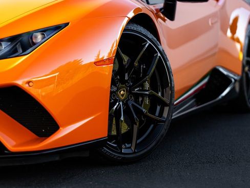 Used 2018 Lamborghini Huracan Performante image 4