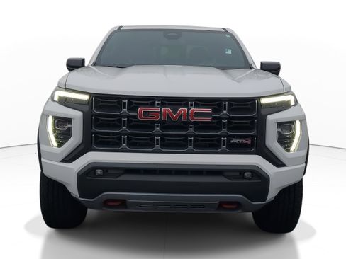 Used 2024 GMC Canyon AT4 image 2
