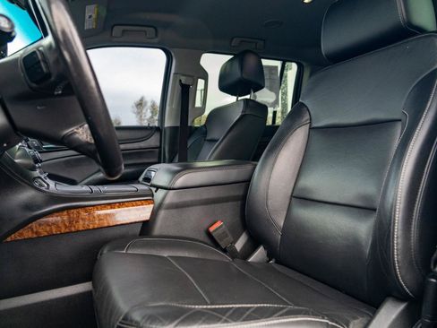 Used 2020 Chevrolet Suburban Premier AWD/4WD image 26