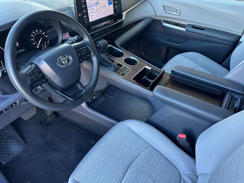 Certified 2023 Toyota Sienna LE image 10