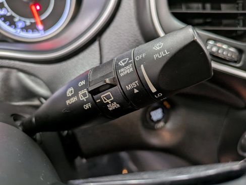 Used 2019 Jeep Cherokee Latitude Plus AWD/4WD image 19