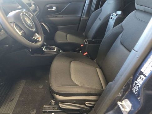 Used 2023 Jeep Renegade Latitude AWD/4WD image 9