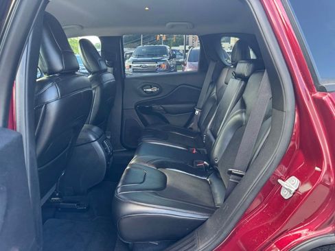 Used 2019 Jeep Cherokee Latitude Plus FWD image 21