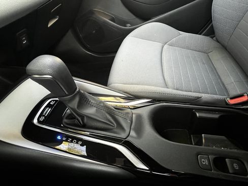 Used 2025 Toyota Corolla SE image 28