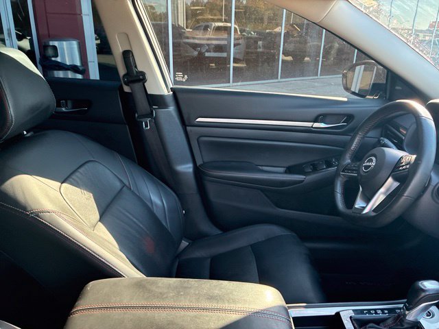 Used 2024 Nissan Altima 2.5 SR w/ SR Premium Package FWD image 10